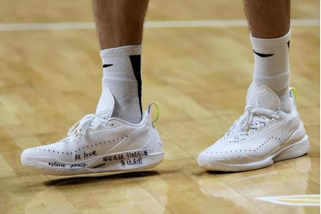 孟菲斯灰熊赛前更衣室发声，志在CBA季后赛名次提升，质疑声仍在，心理建设被强调的简单介绍