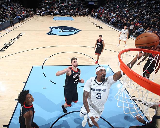 关于关键时刻突围战来临；奥兰多魔术围绕欧联篮板制胜；媒体盛赞；年轻球员得到机会的信息