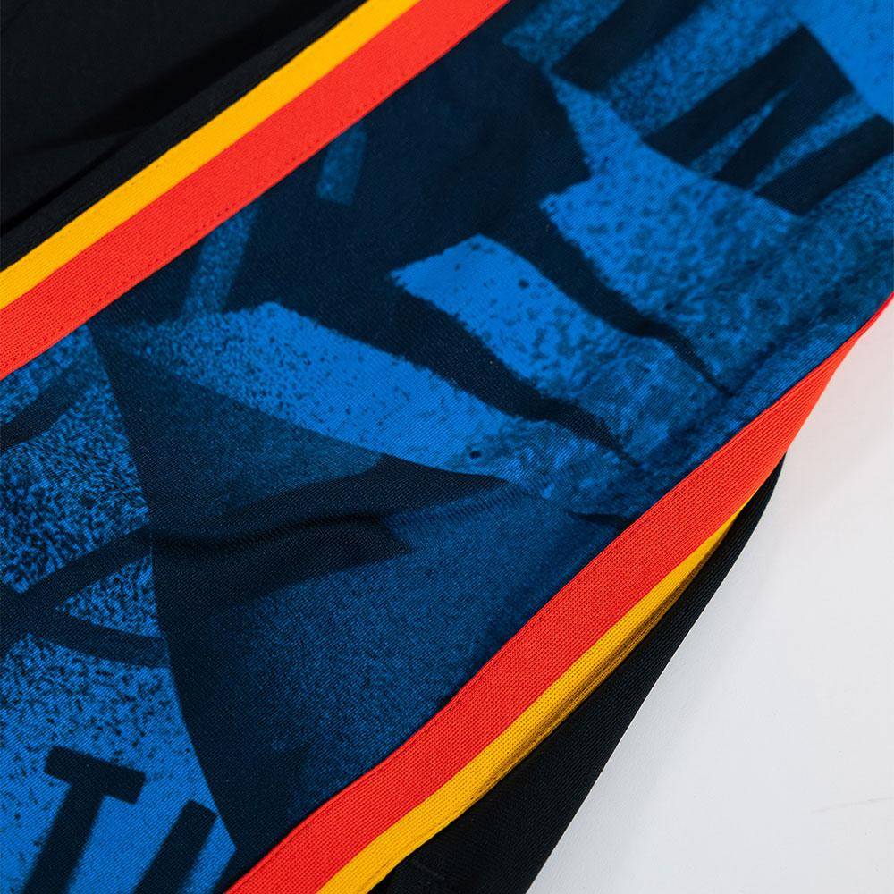 关于俄克拉荷马雷霆训练开放日，清晨刷新队史纪录引欢呼，社区盾在即，轮换策略成焦点的信息