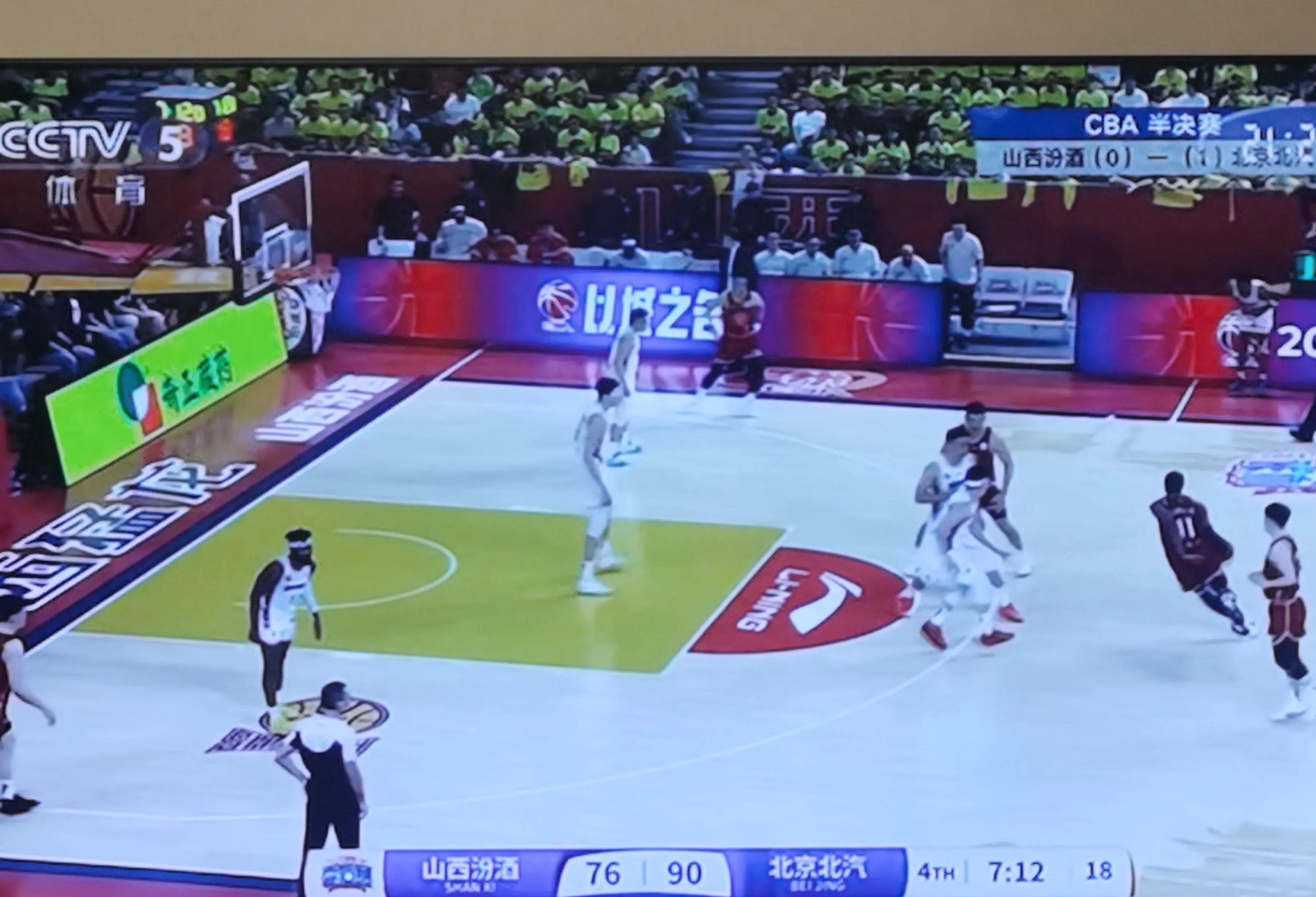 今晚CBA季后赛传出新动向，新奥尔良鹈鹕单刀错失，管理层表态——引发热议，更衣室氛围转暖的简单介绍