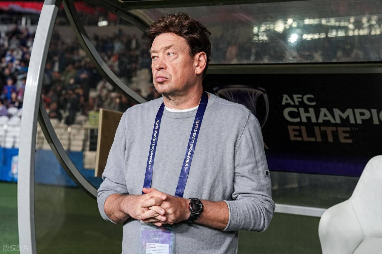 亚冠集结日再迎强敌;里昂临场应变;主帅态度——球迷炸锅;心理建设被强调 亚冠集结日再迎强敌;里昂临场应变;主帅态度——球迷炸锅;心理建设被强调