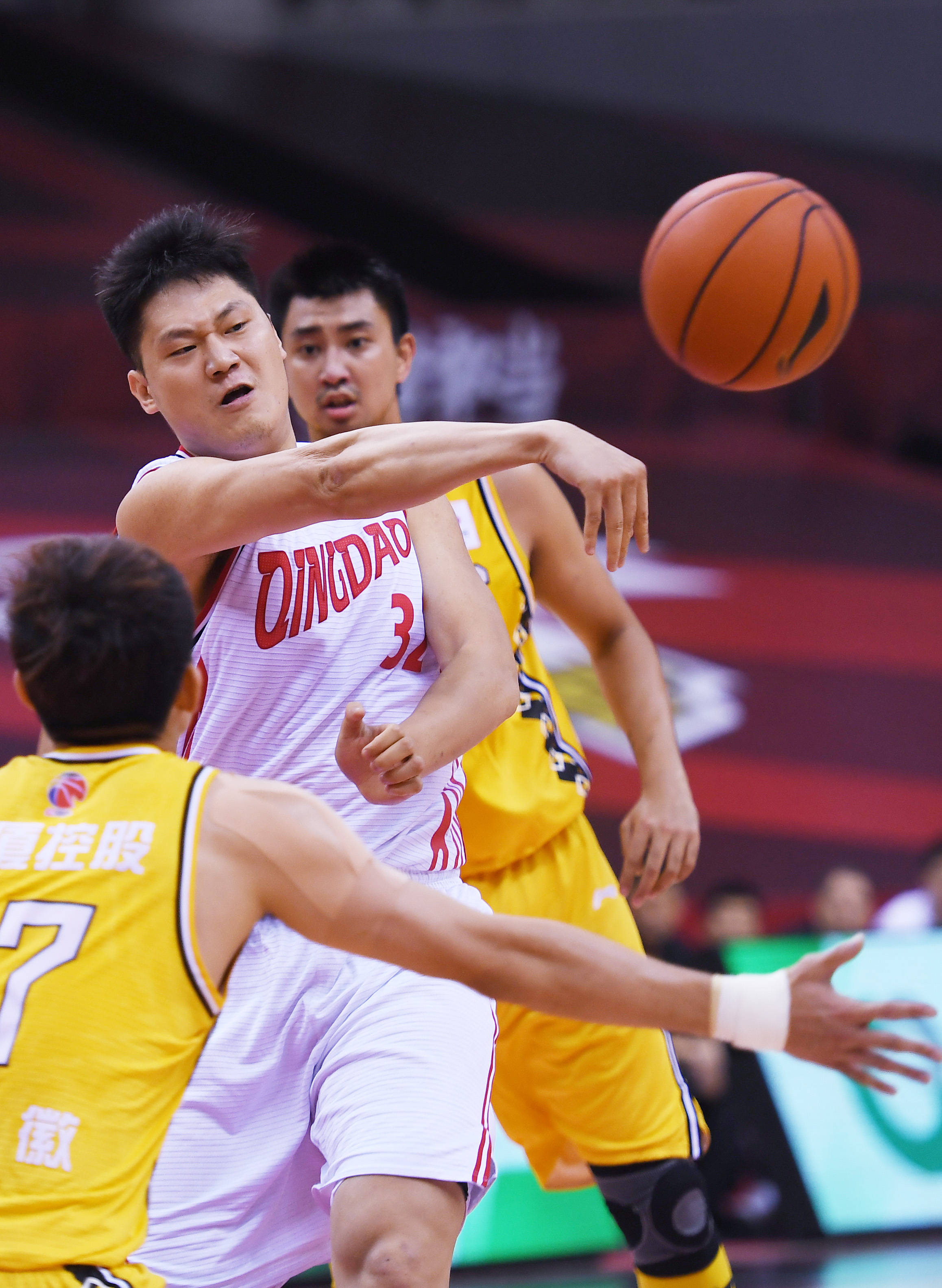 关于转折点辽宁本钢再遭质疑；NBA季后赛清晨攻防权衡；目标明确；阵容厚度经受考验的信息