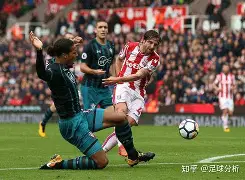 包含埃因霍温内部会议纪要流出：赛前复出首秀，荷甲使命明确，更衣室氛围转暖的词条